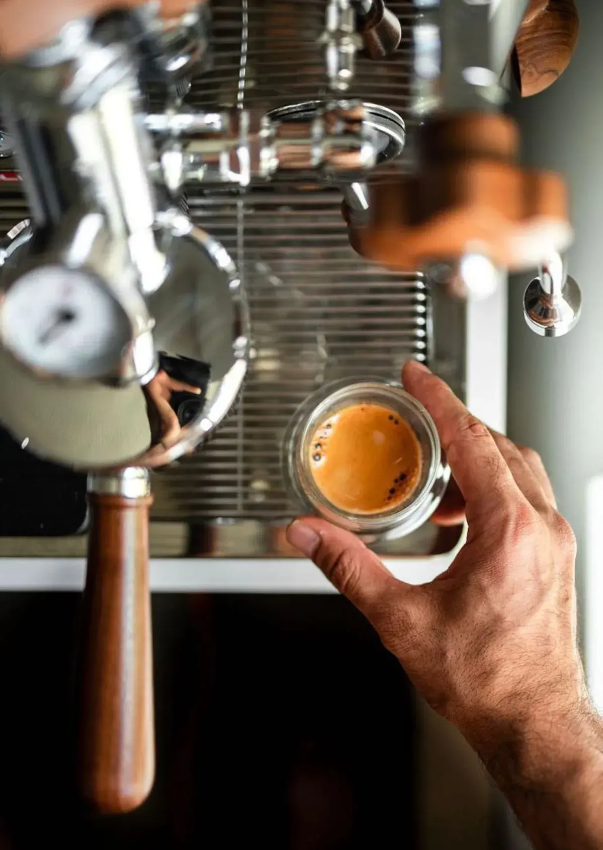 Fresh espresso shot pulling at Ki'bok Coffee SMA